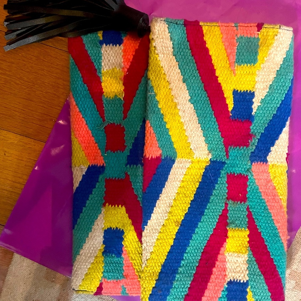 COPY - Gorgeous and bright button closure clutch